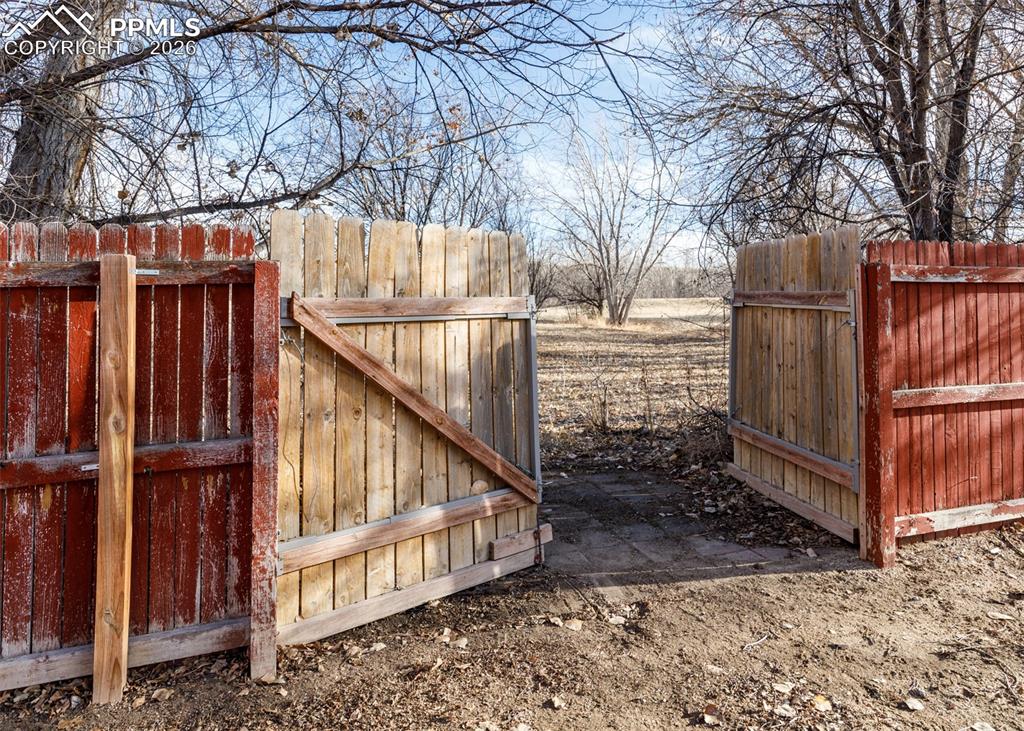 Image 37 of 45: Fence