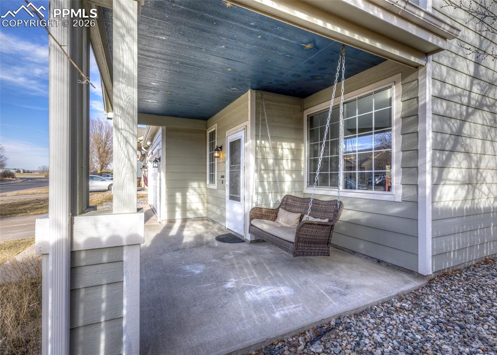 Image 4 of 45: Patio