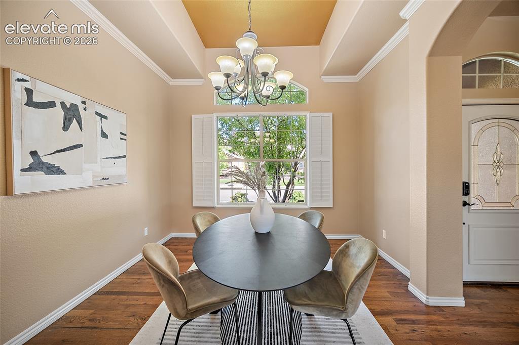 Image 13 of 32: Dining Area