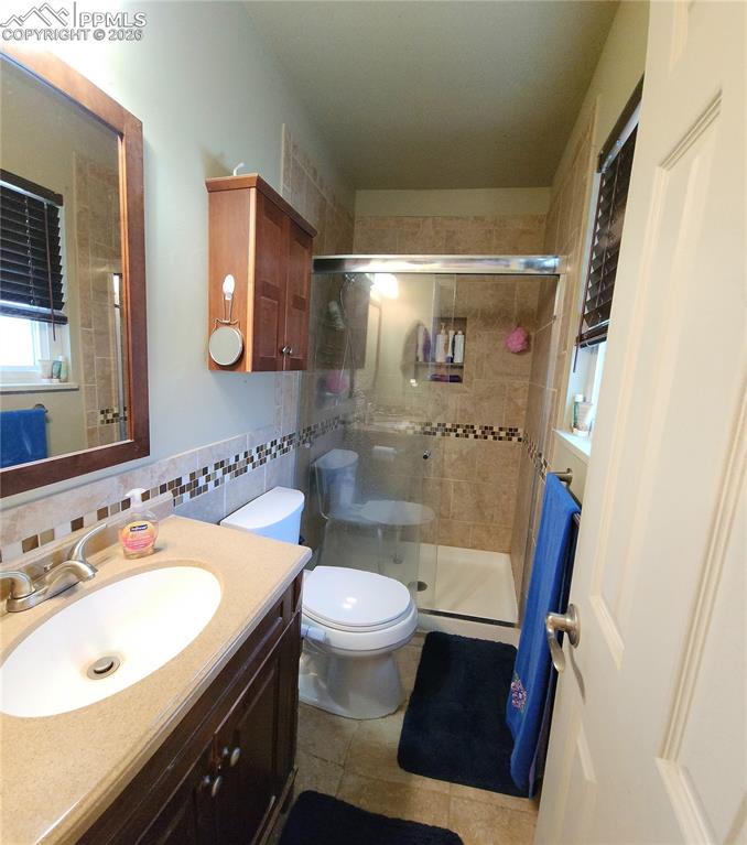 Image 21 of 35: Primary bathroom