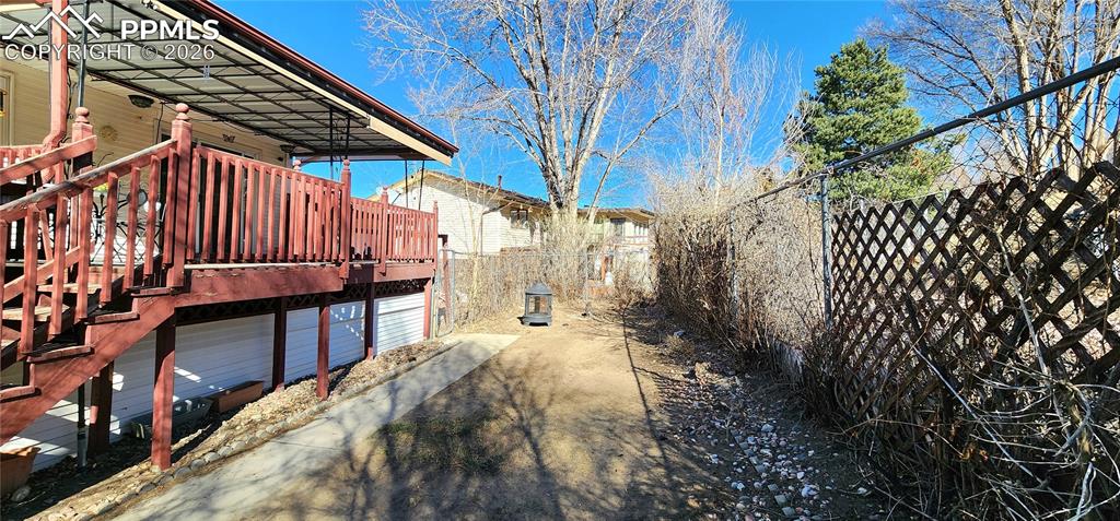 Image 29 of 35: Yard