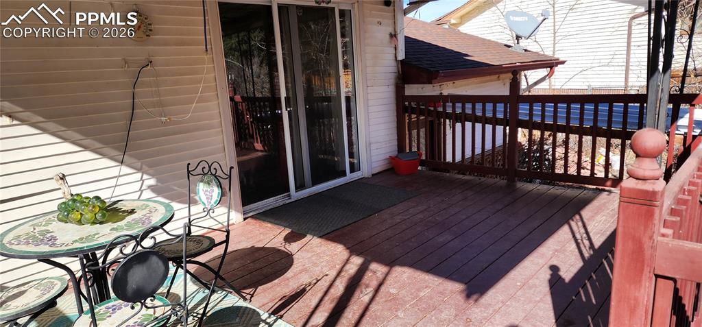 Image 30 of 35: Deck