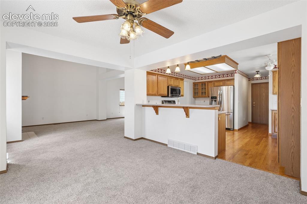 Image 11 of 39: Kitchen