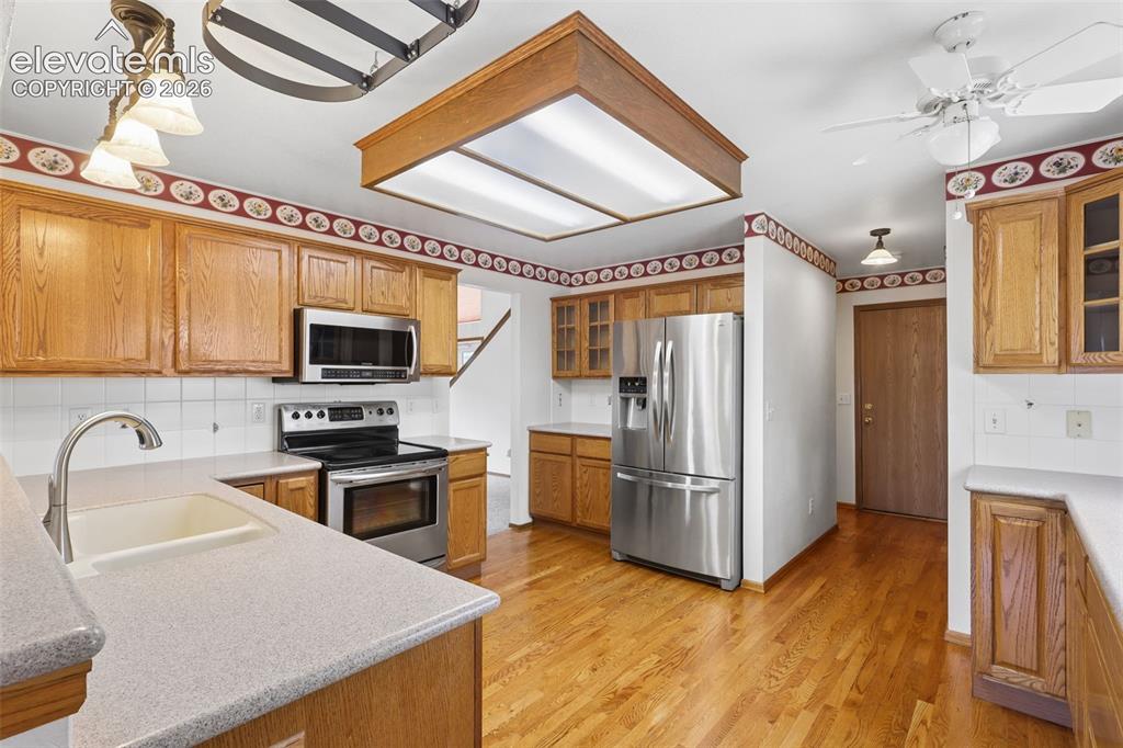 Image 14 of 39: Kitchen