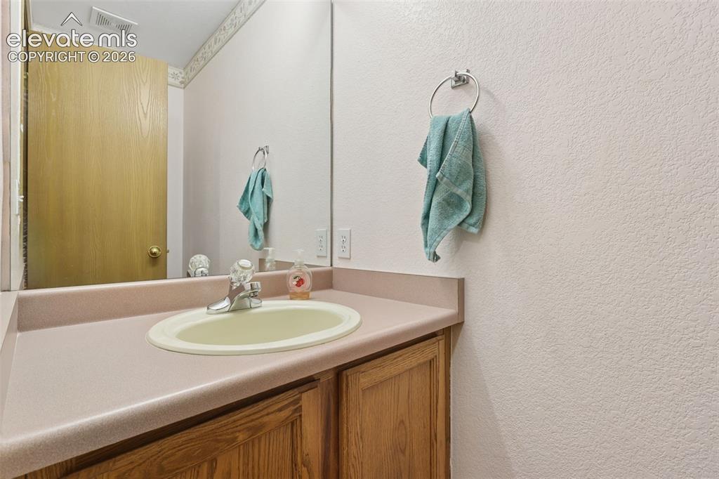 Image 16 of 39: Bathroom