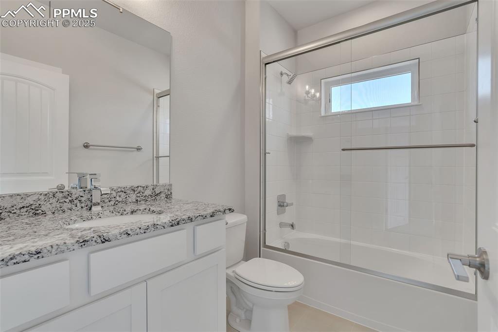 Image 13 of 28: Bathroom