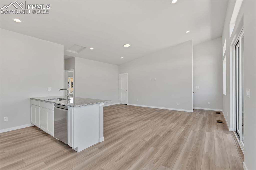 Image 8 of 28: Kitchen