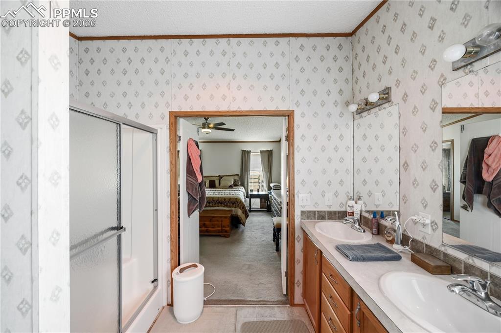 Image 15 of 49: Bathroom