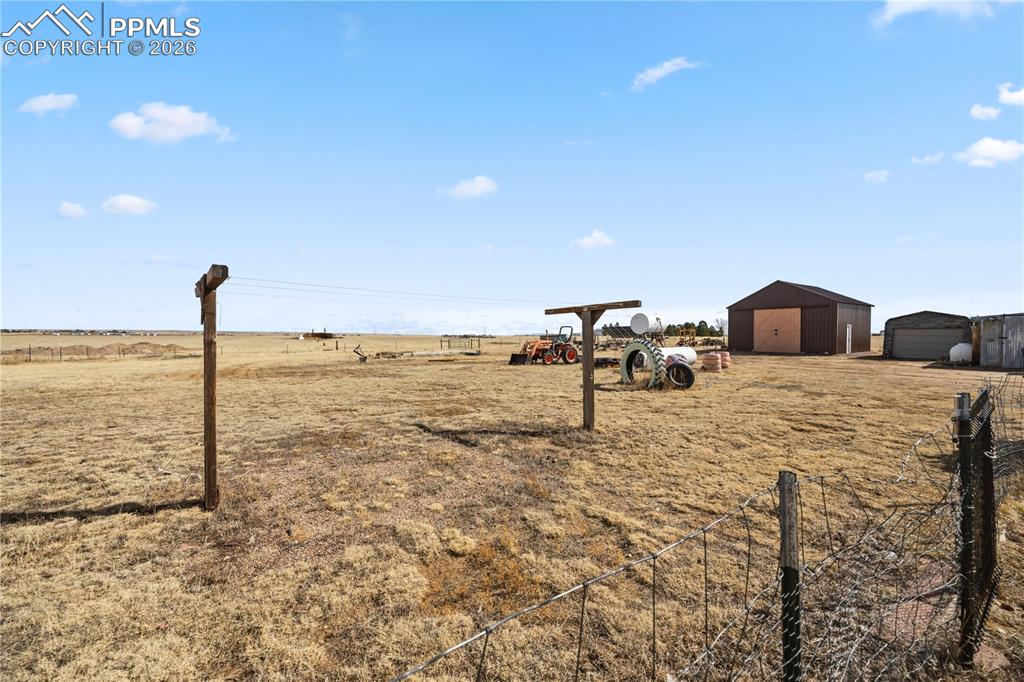 Image 27 of 49: Yard