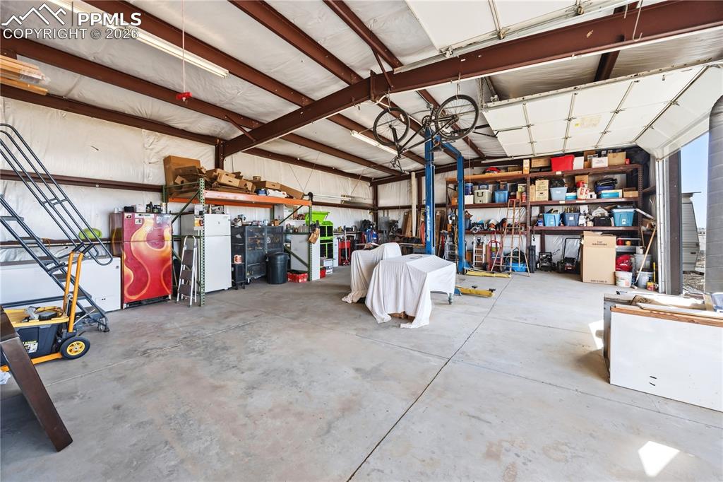 Image 29 of 49: Garage