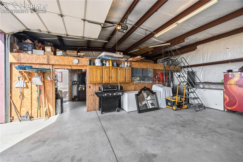 Image 32 of 49: Garage