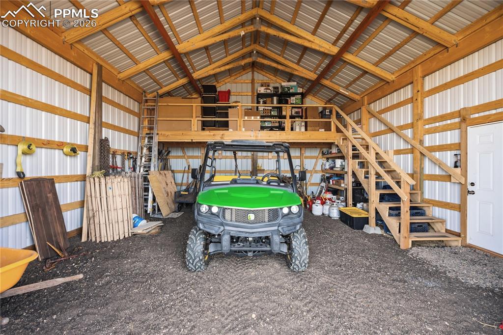 Image 35 of 49: Garage