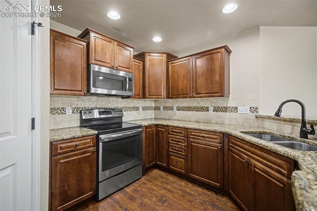 Image 12 of 42: Kitchen