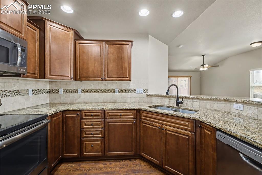 Image 13 of 42: Kitchen