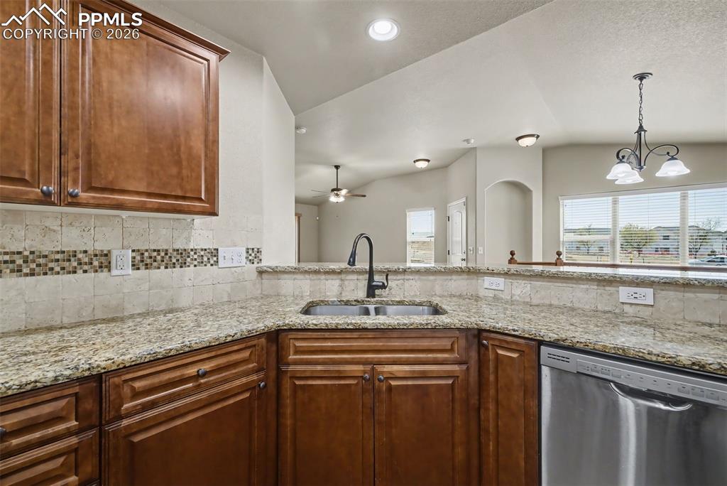 Image 14 of 42: Kitchen