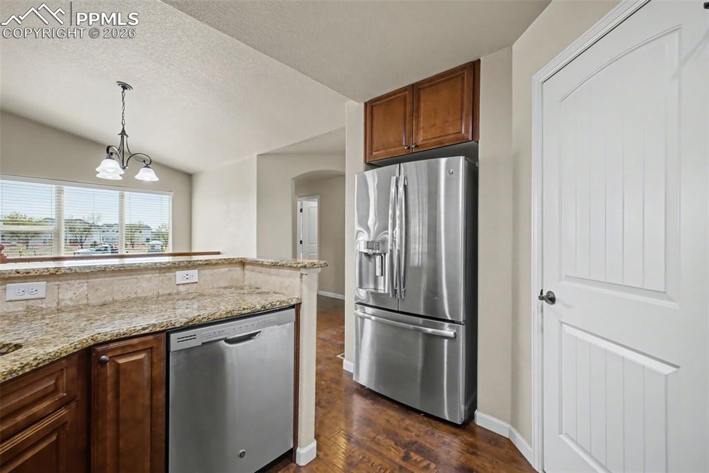 Image 15 of 42: Kitchen