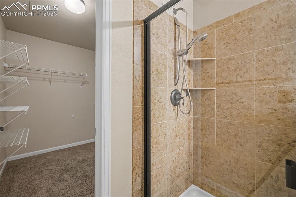 Image 23 of 42: Bathroom