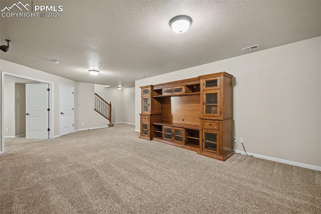Image 29 of 42: Family Room