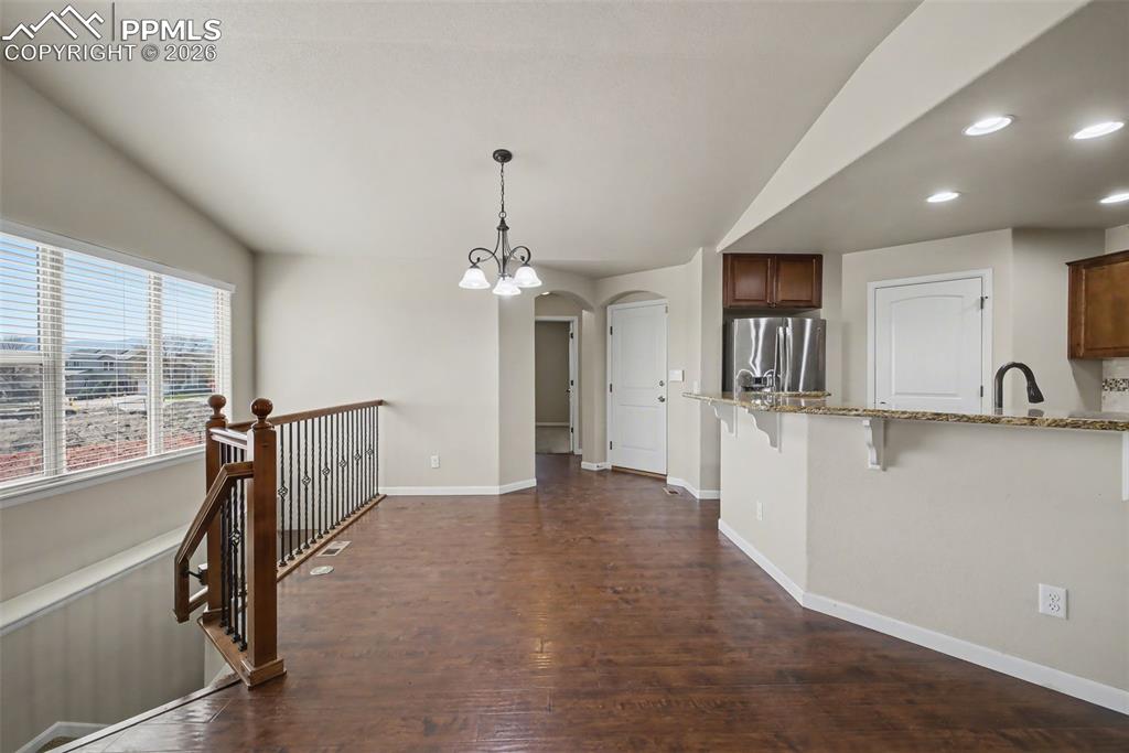 Image 7 of 42: Dining Area