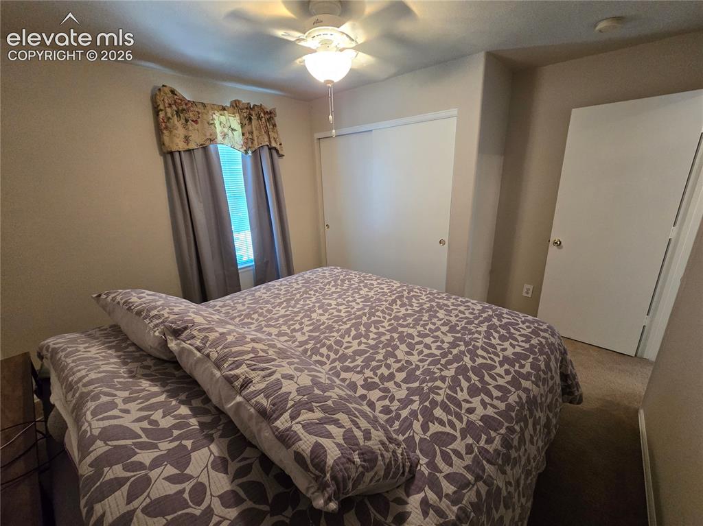 Image 16 of 21: Bedroom