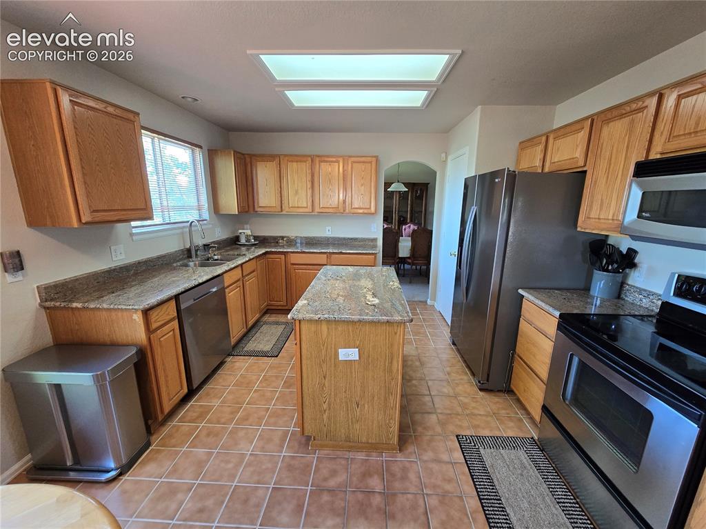 Image 2 of 21: Kitchen
