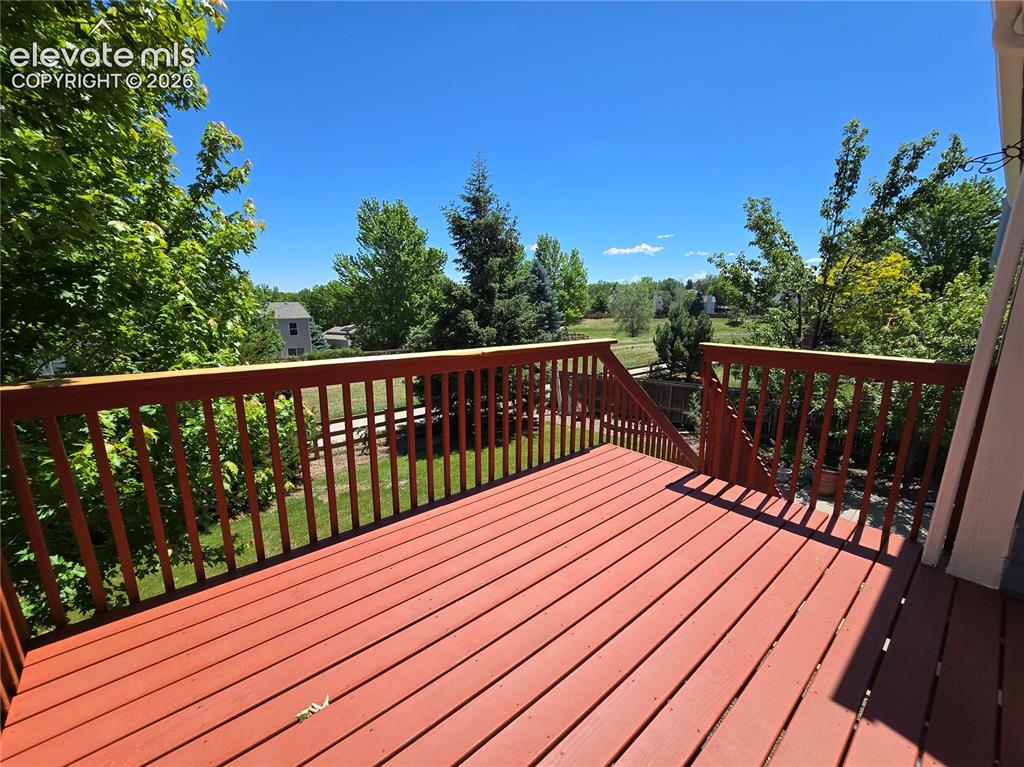 Image 20 of 21: Deck