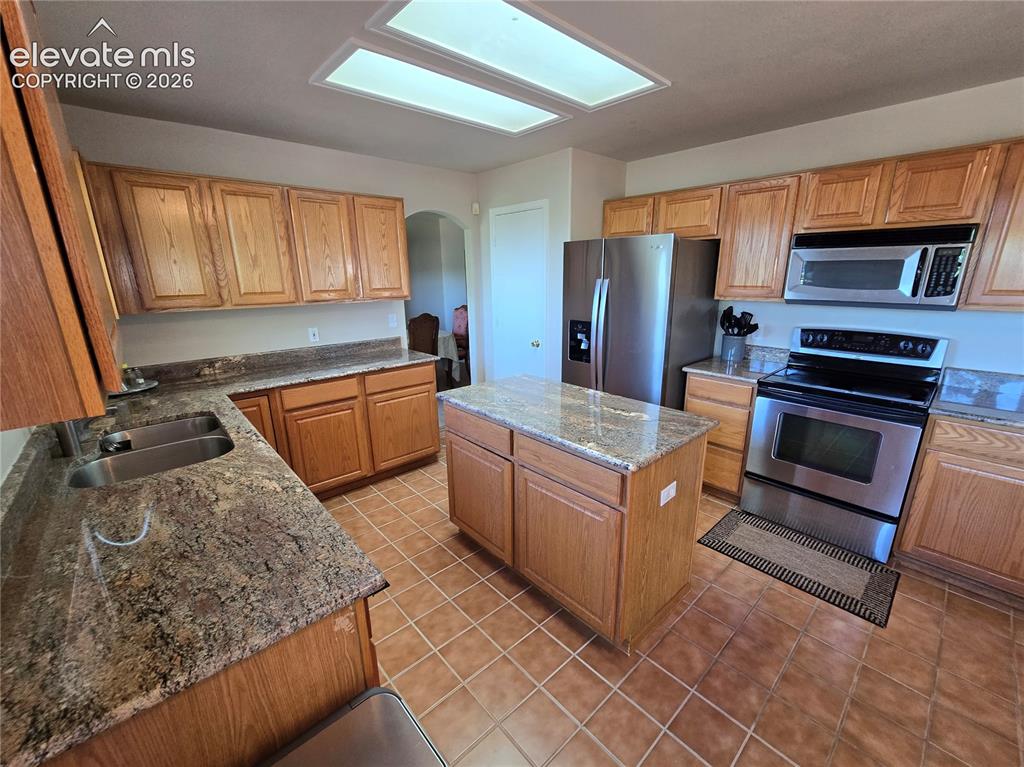Image 3 of 21: Kitchen