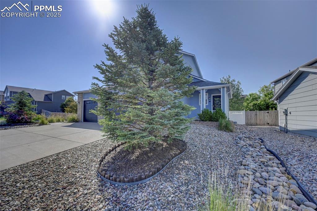 Caption: View of front of property with driveway