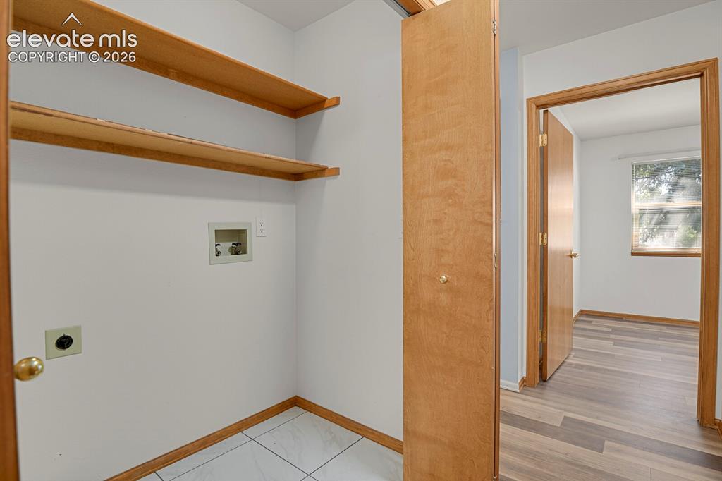 Image 16 of 19: Laundry room