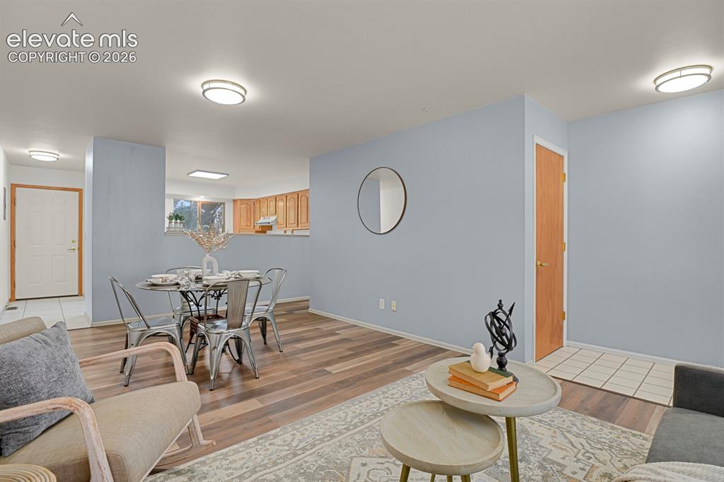 Image 5 of 19: Dining area
