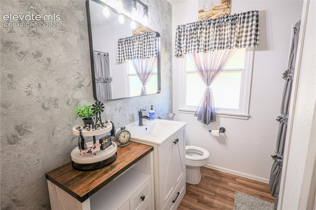 Image 10 of 19: Bathroom