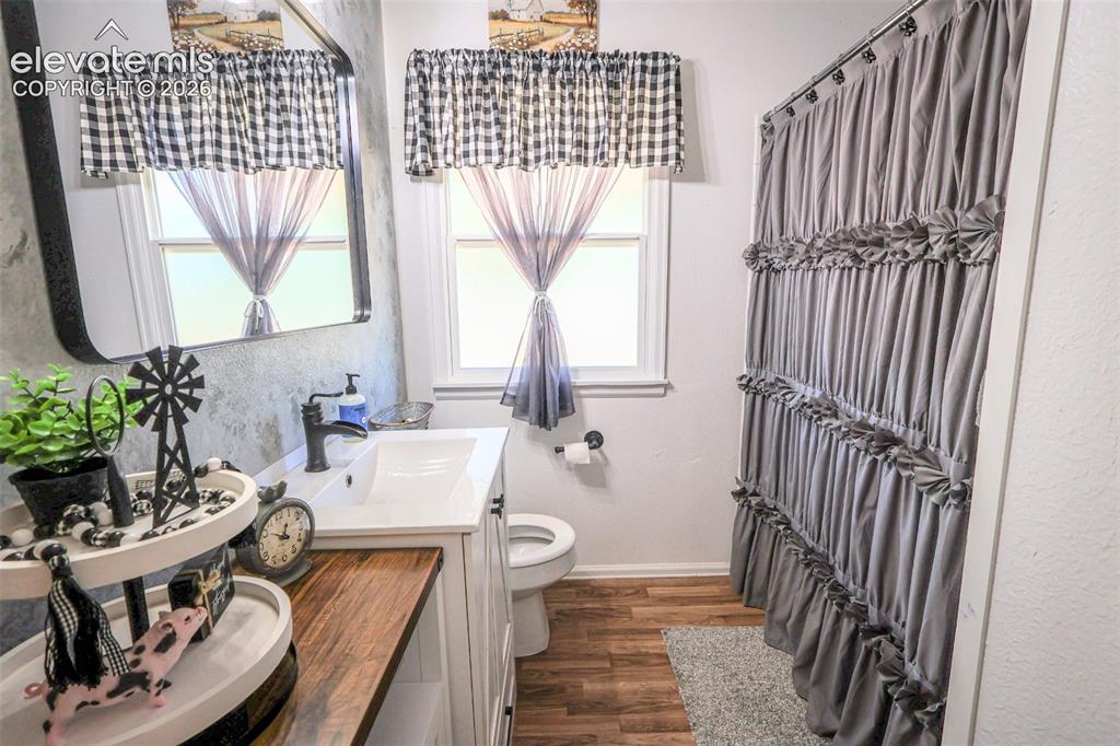 Image 9 of 19: Bathroom