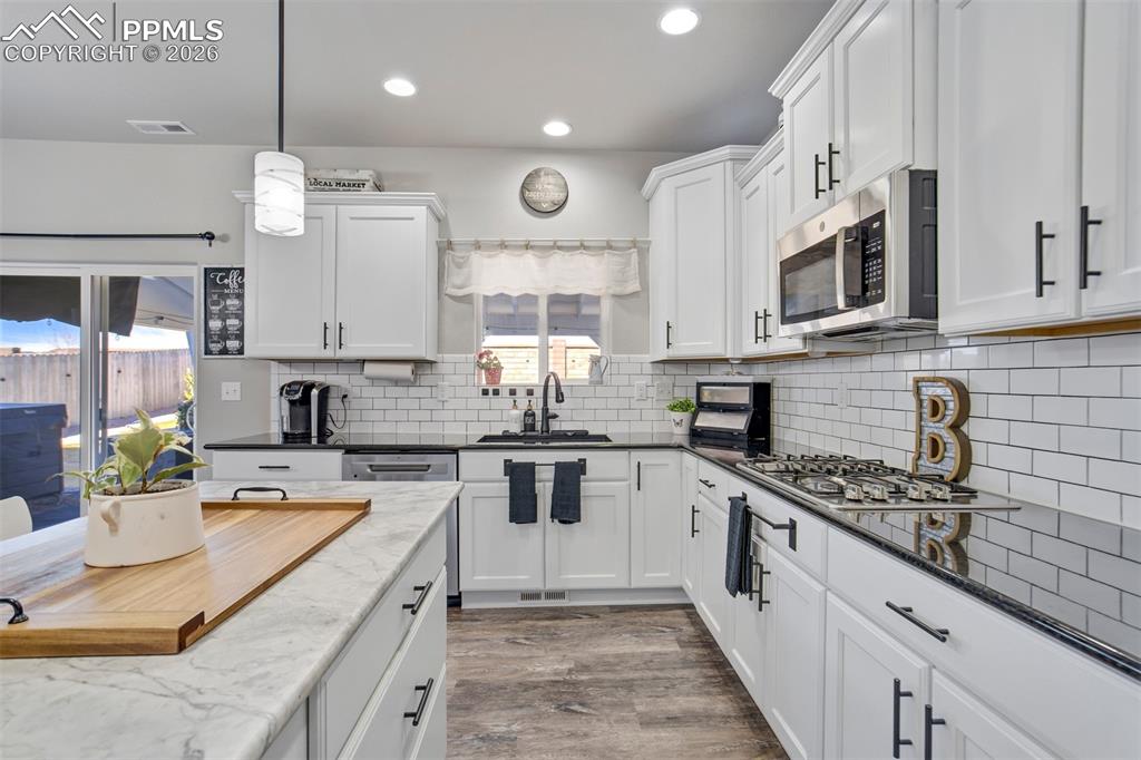 Image 11 of 39: Kitchen