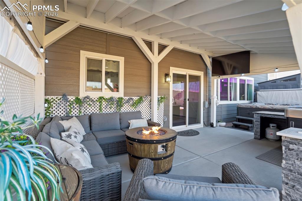 Image 14 of 39: Patio