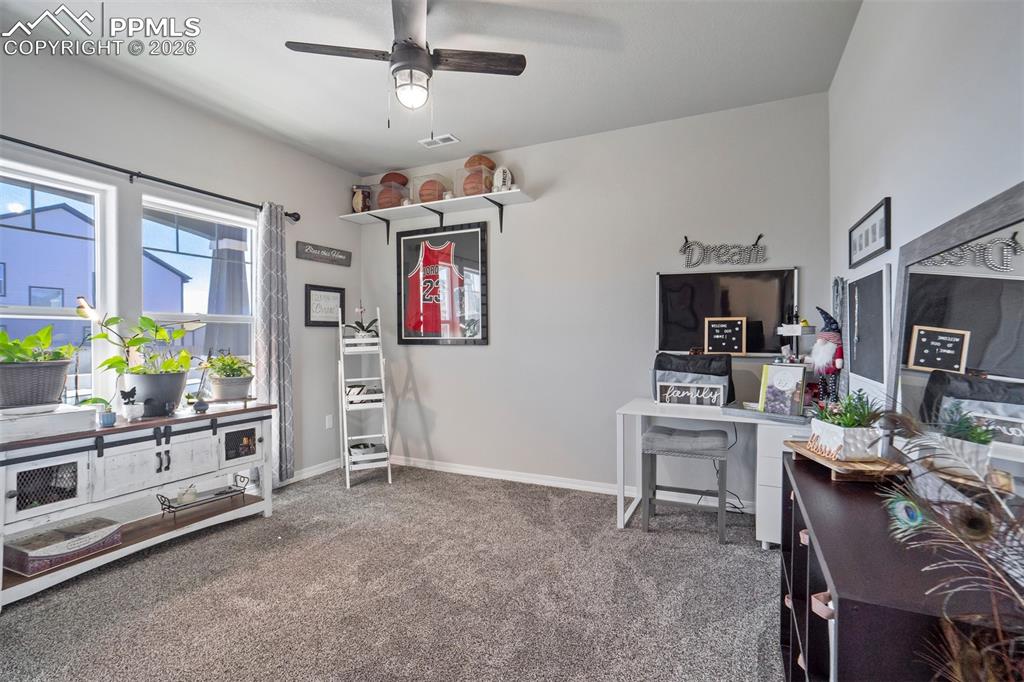 Image 20 of 39: Office