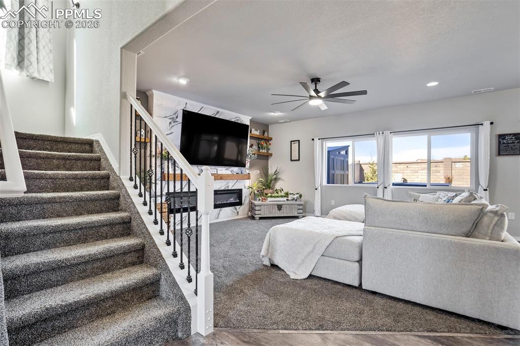 Image 23 of 39: Living Room