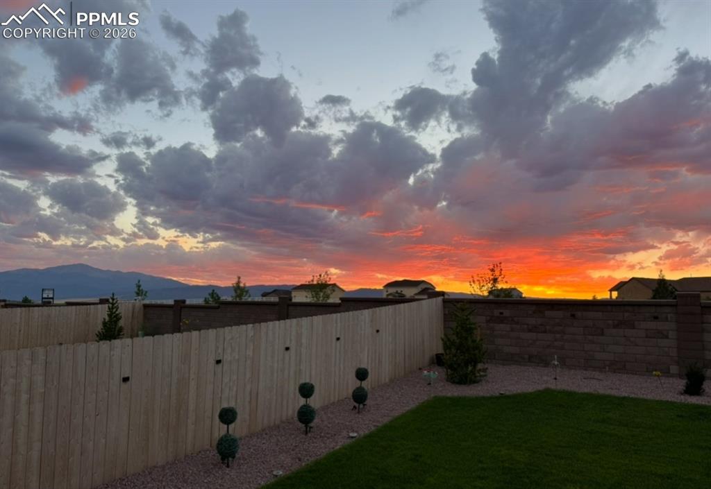 Image 38 of 39: Yard