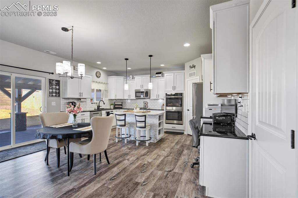 Image 7 of 39: Dining Area