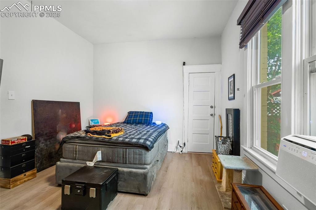 Image 12 of 30: Bedroom