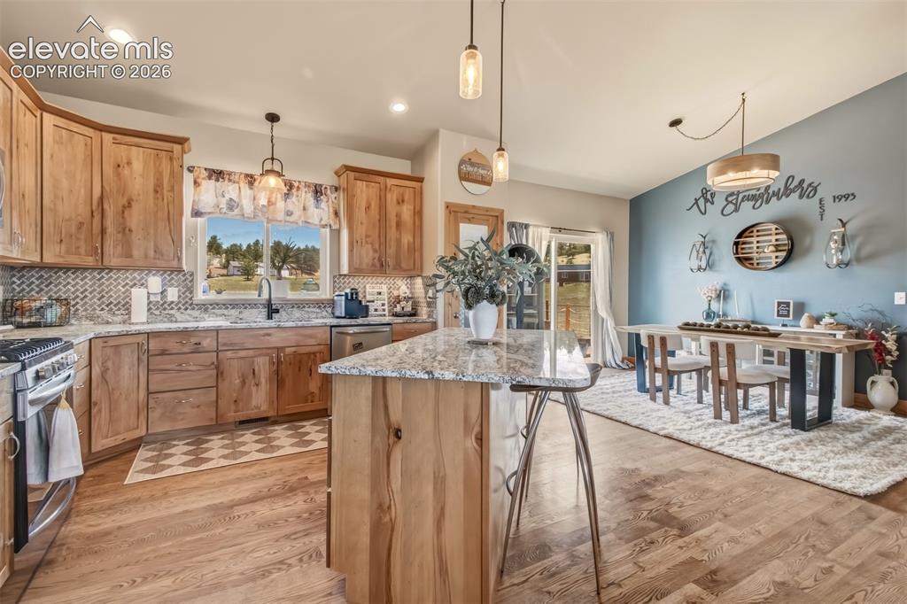 Image 13 of 40: Kitchen