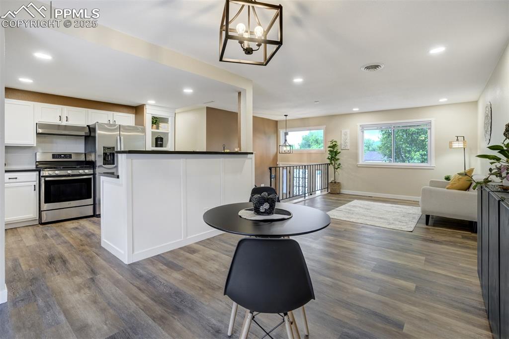 Image 10 of 47: Stylish & Modern