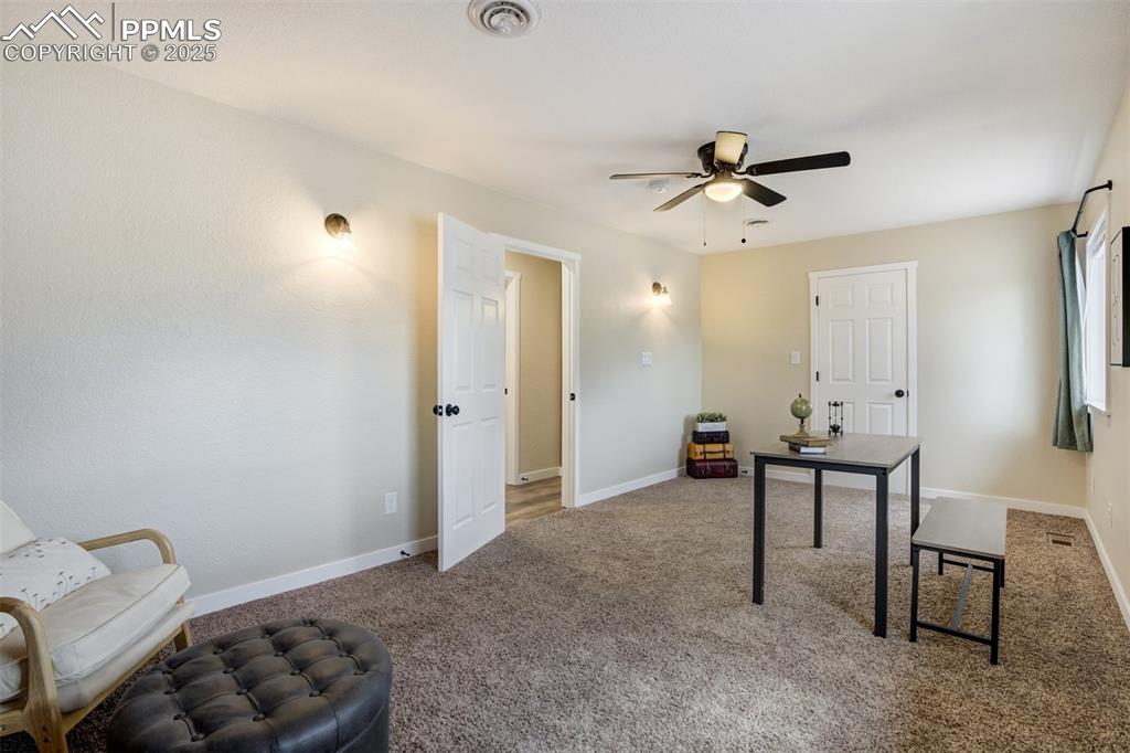 Image 21 of 47: Large Bedroom