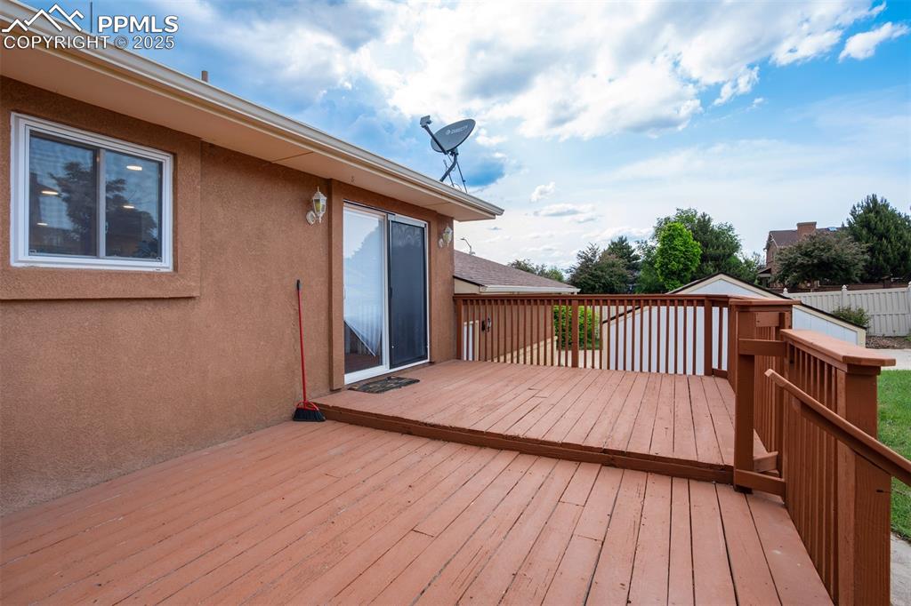 Image 38 of 47: Spacious Deck