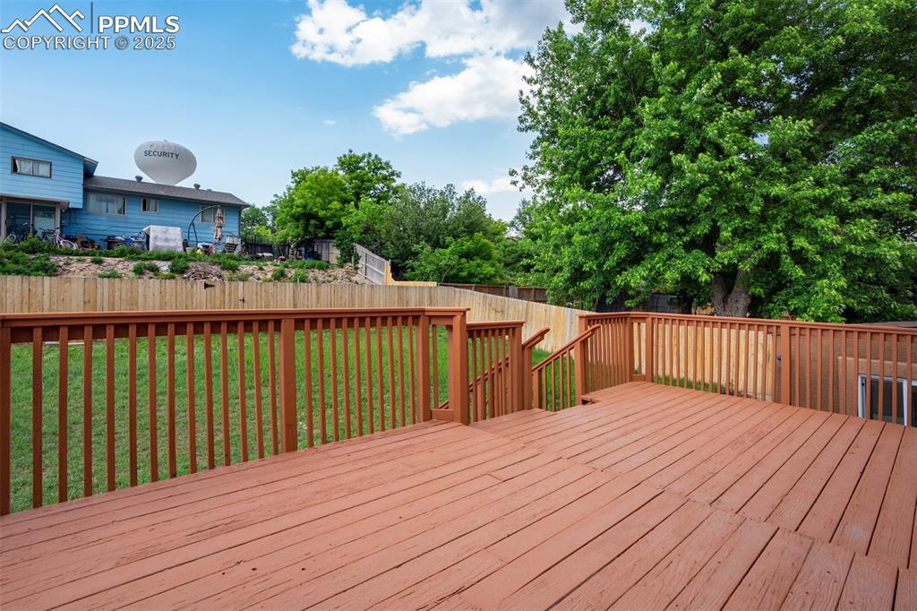 Image 40 of 47: Large Yard