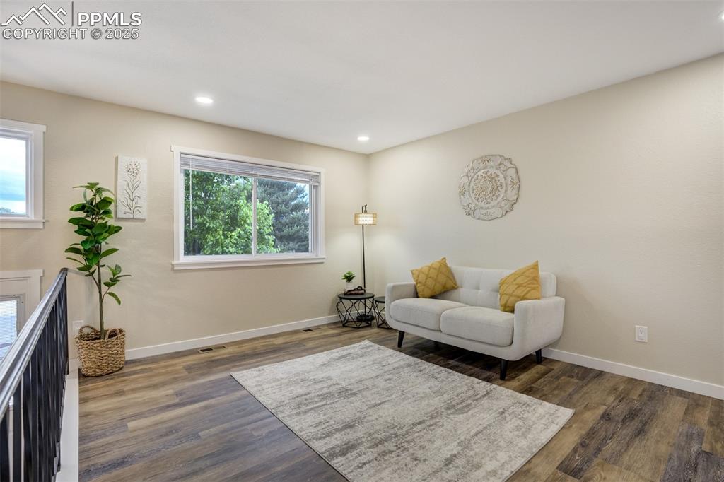 Image 5 of 47: Lovely Living Room Area