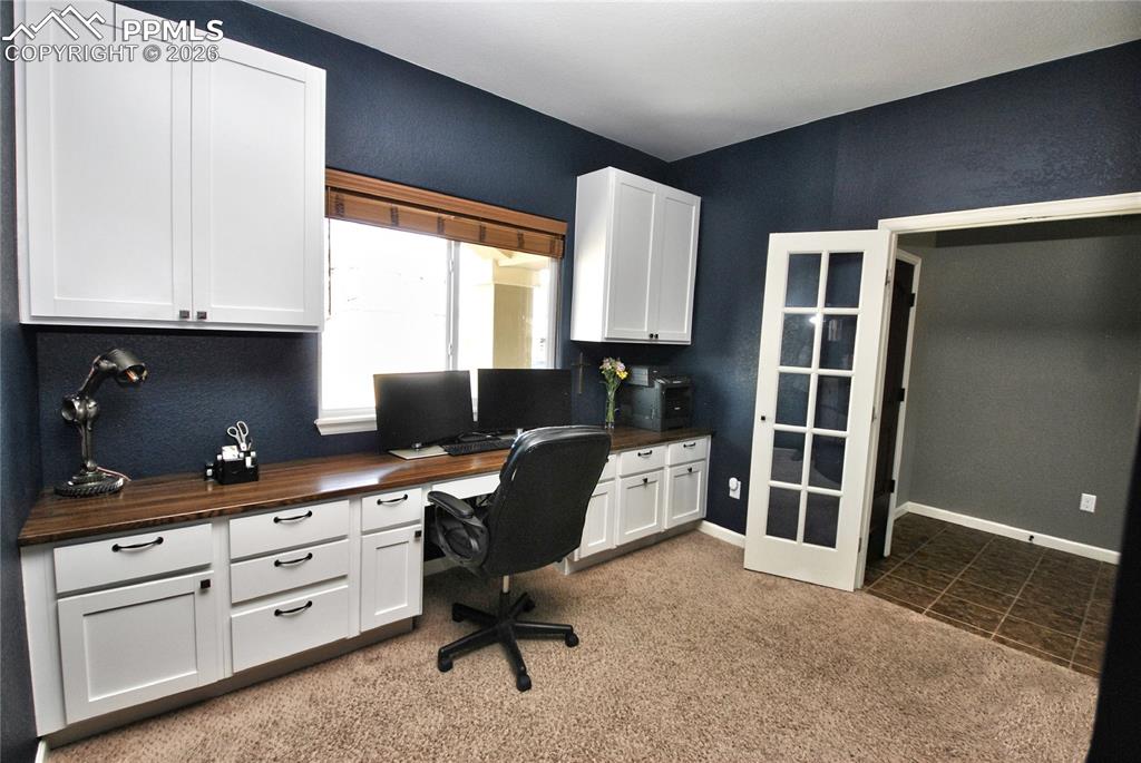 Image 11 of 40: Office