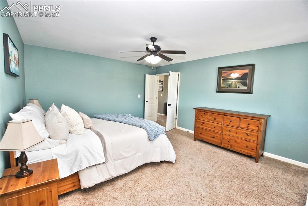 Image 14 of 40: Bedroom