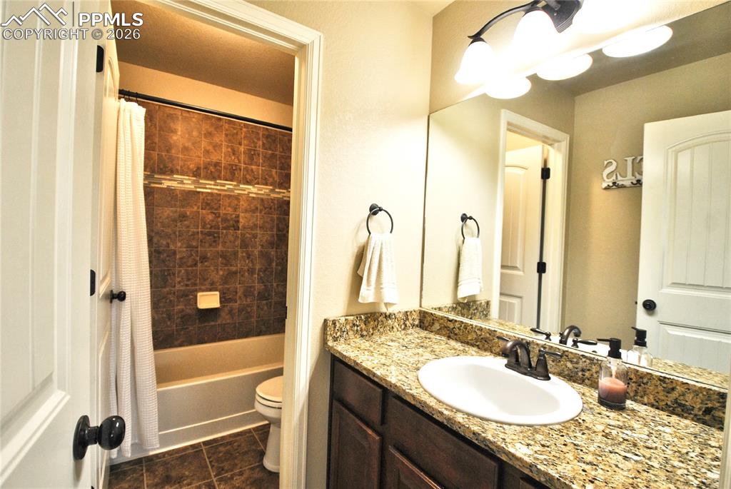 Image 22 of 40: Bathroom