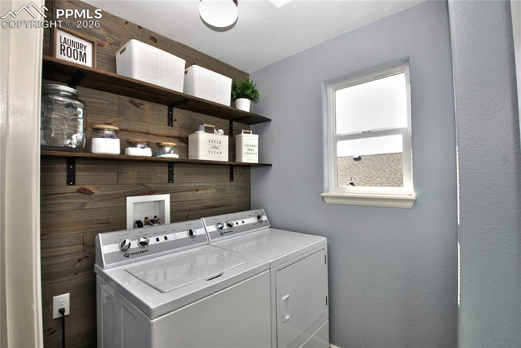 Image 24 of 40: Laundry