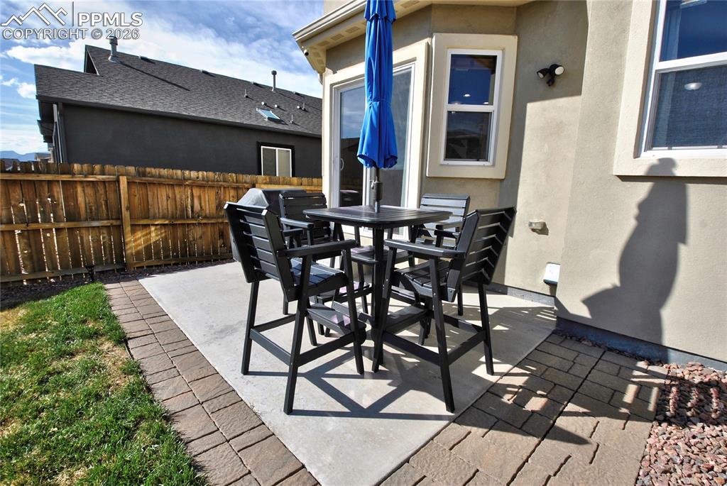 Image 26 of 40: Patio